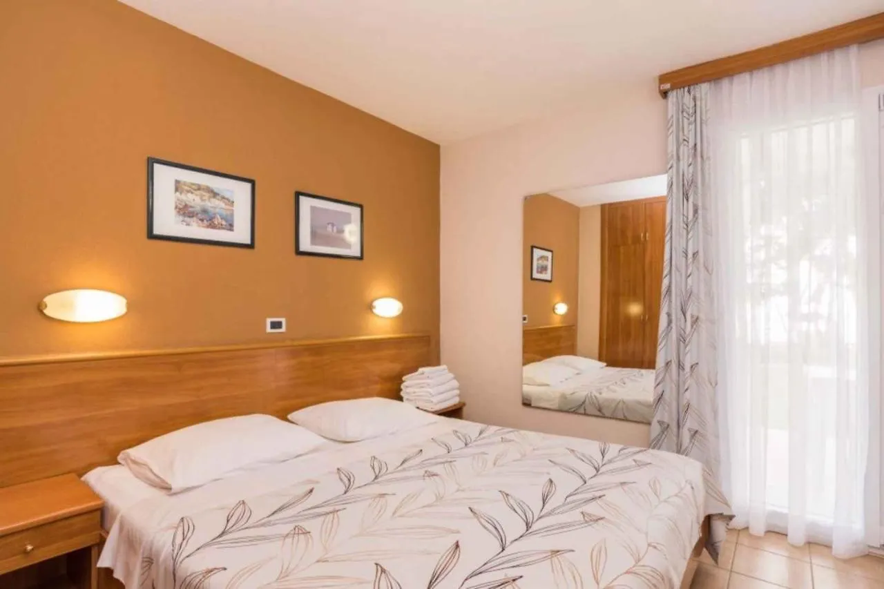 Apartments In Umag - Istrien 11900 contacts