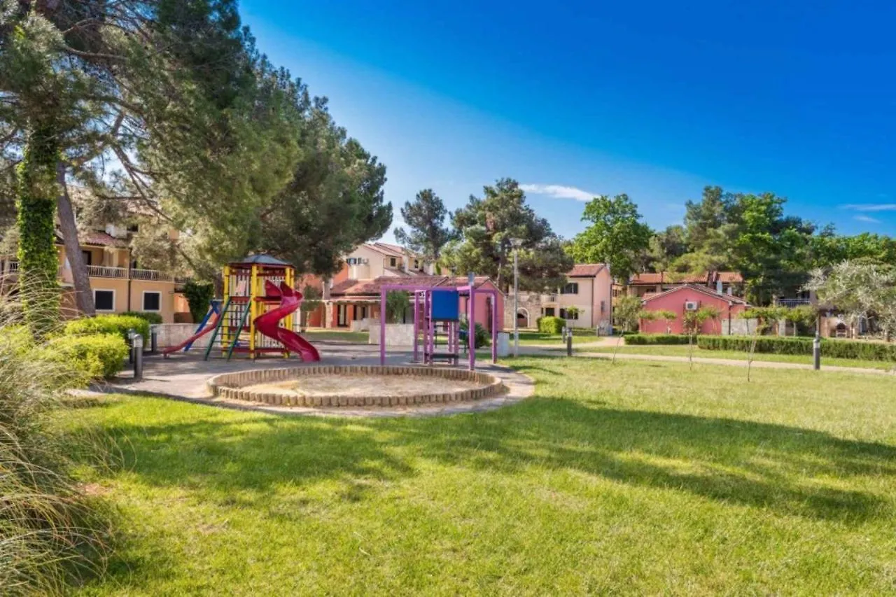 Apartments In Umag - Istrien 11900 0*,  크로아티아